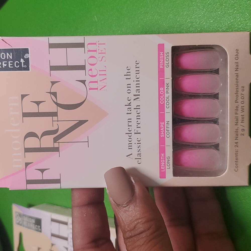 Salon Perfect Press On Nails - Picture 3 of 3